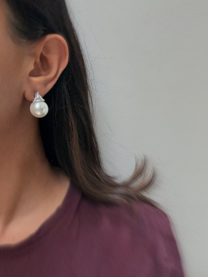 Triangle pearl earrings