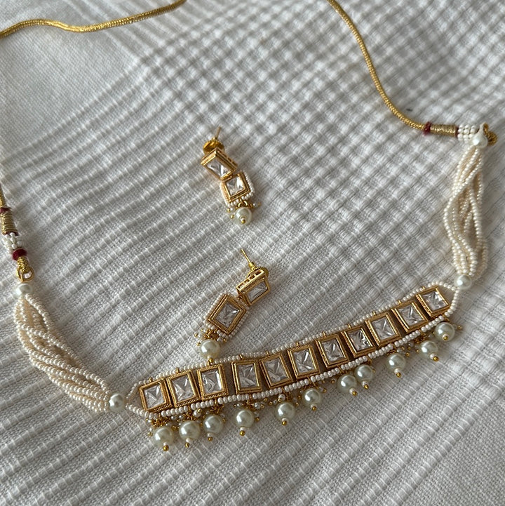 Bara White Necklace Set