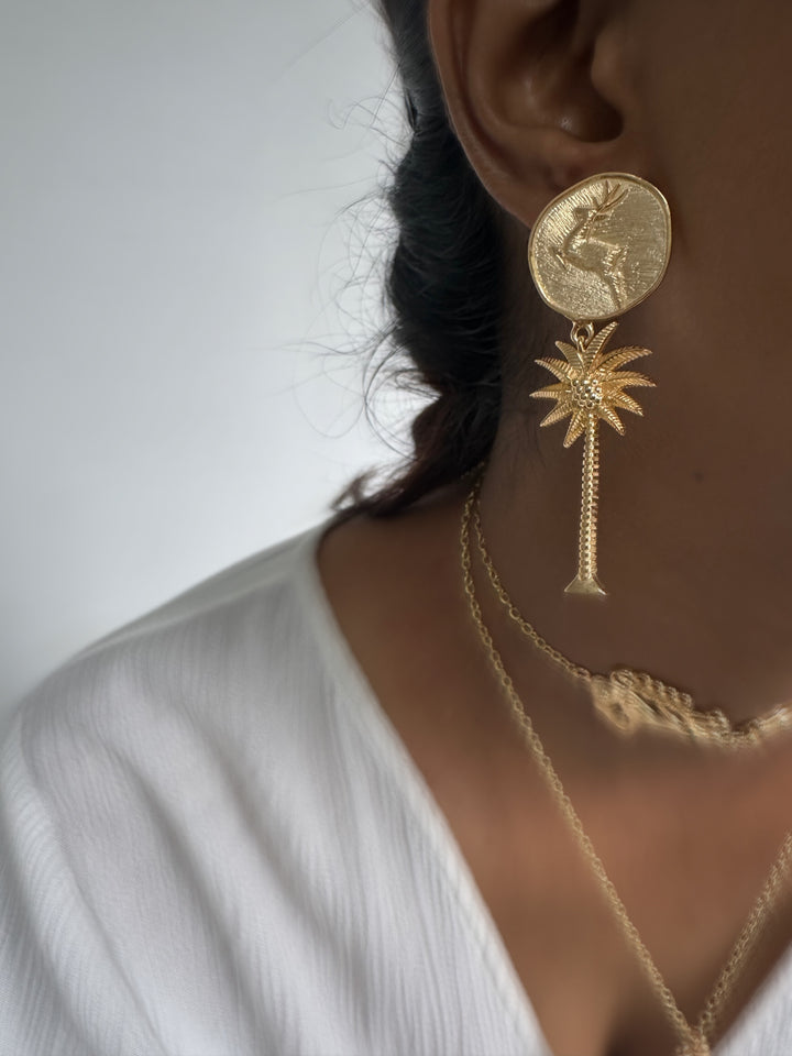 Buck palm earrings