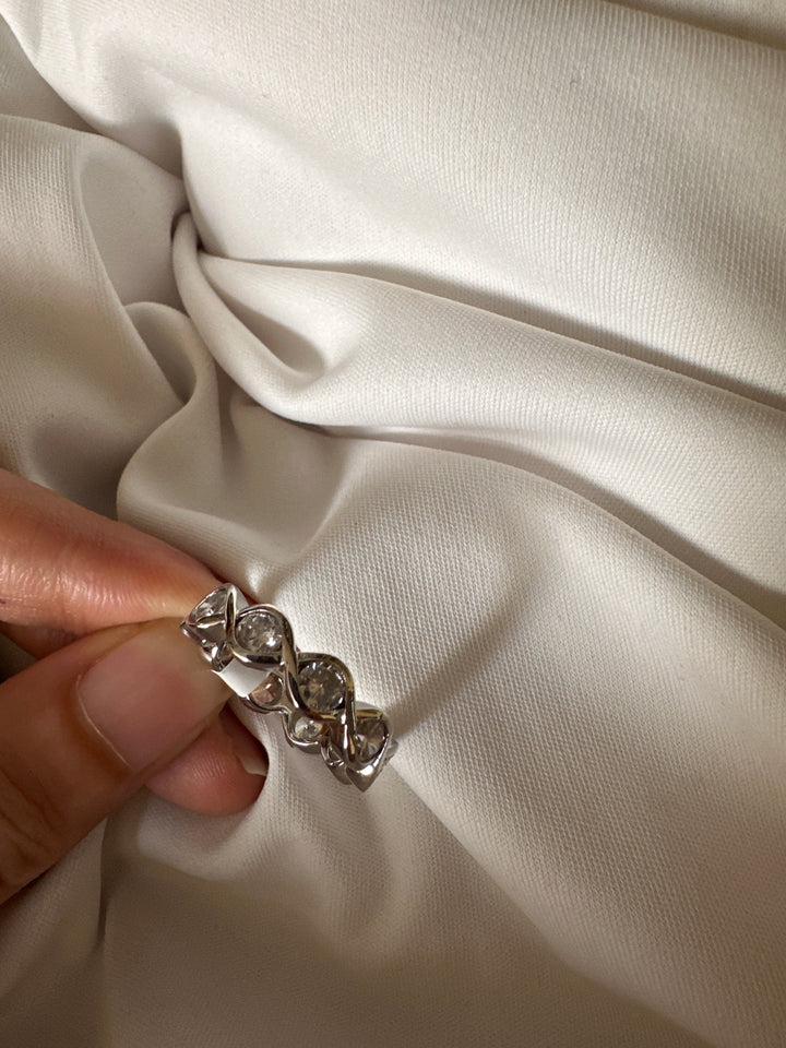 Round stackable ring