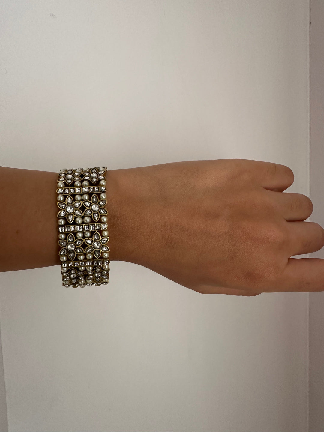 Flower pearl bracelet