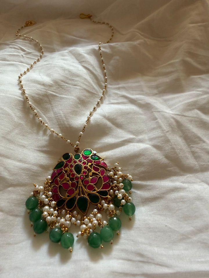 Pink queen necklace