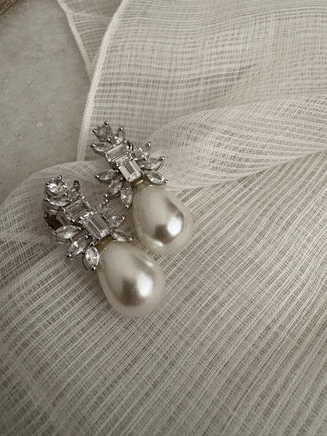Pearl queen earrings