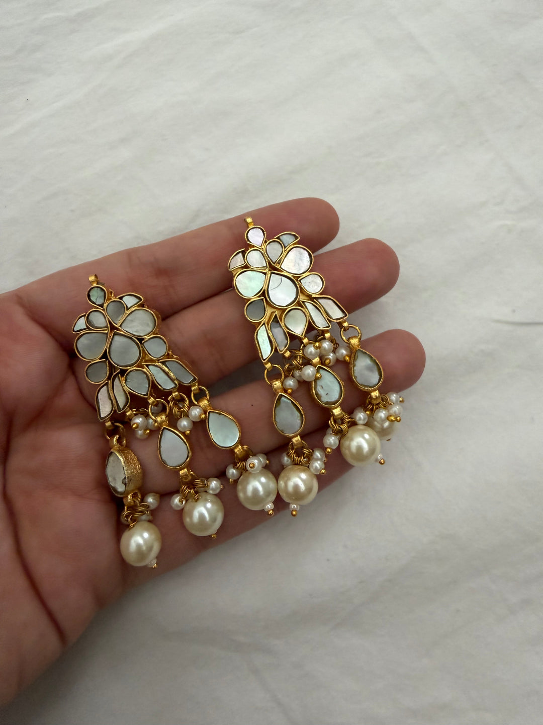 Milky flower earrings