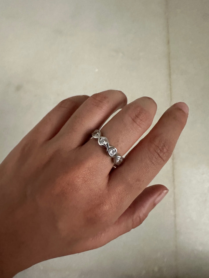 Round stackable ring