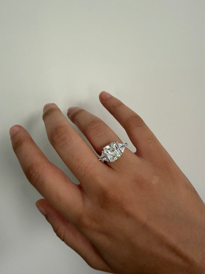 Diamond square ring