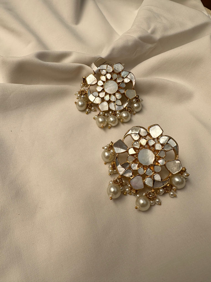 Milky Floral Earrings