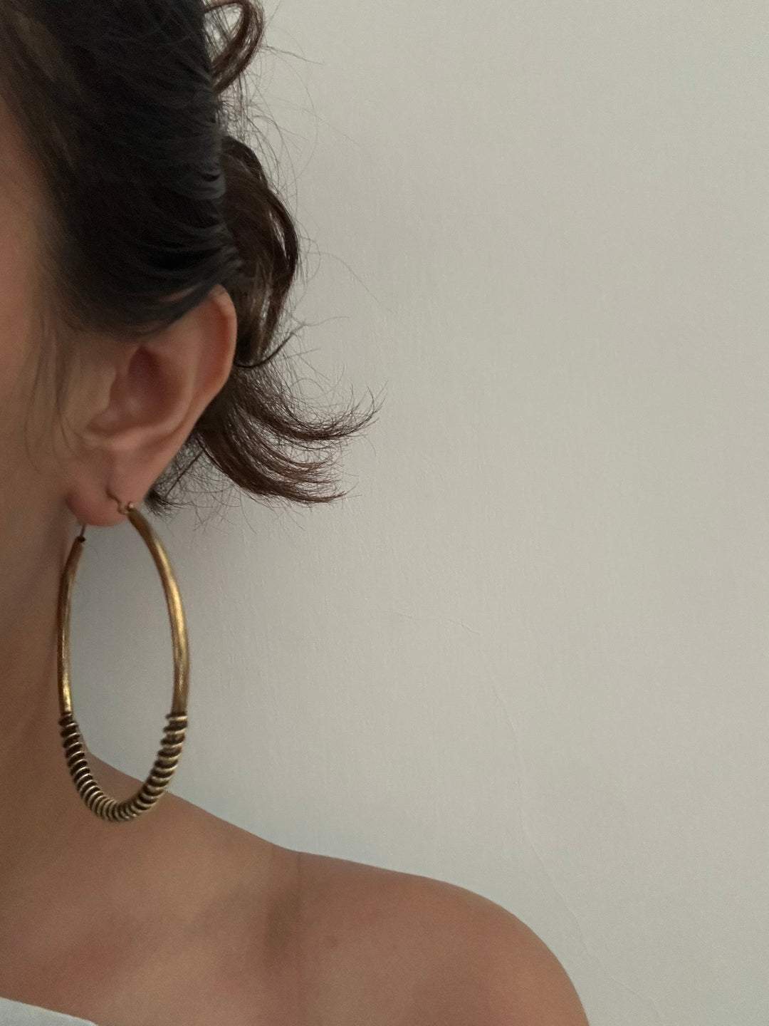 Spring twirl hoop earrings