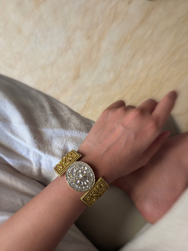 Sahan oval cuff bracelet