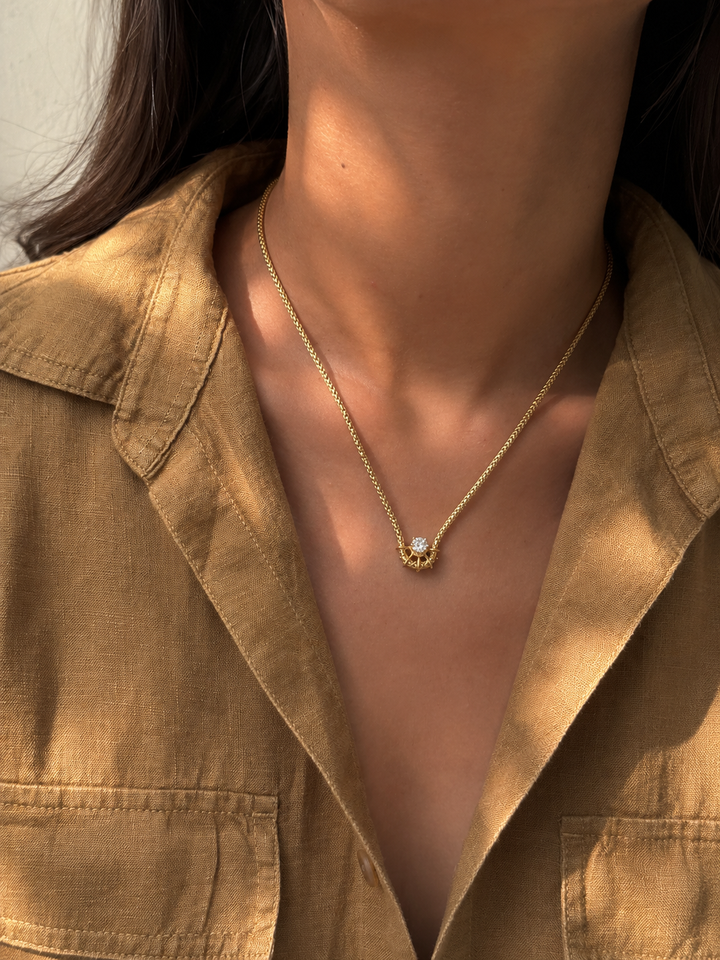 Elio prong necklace