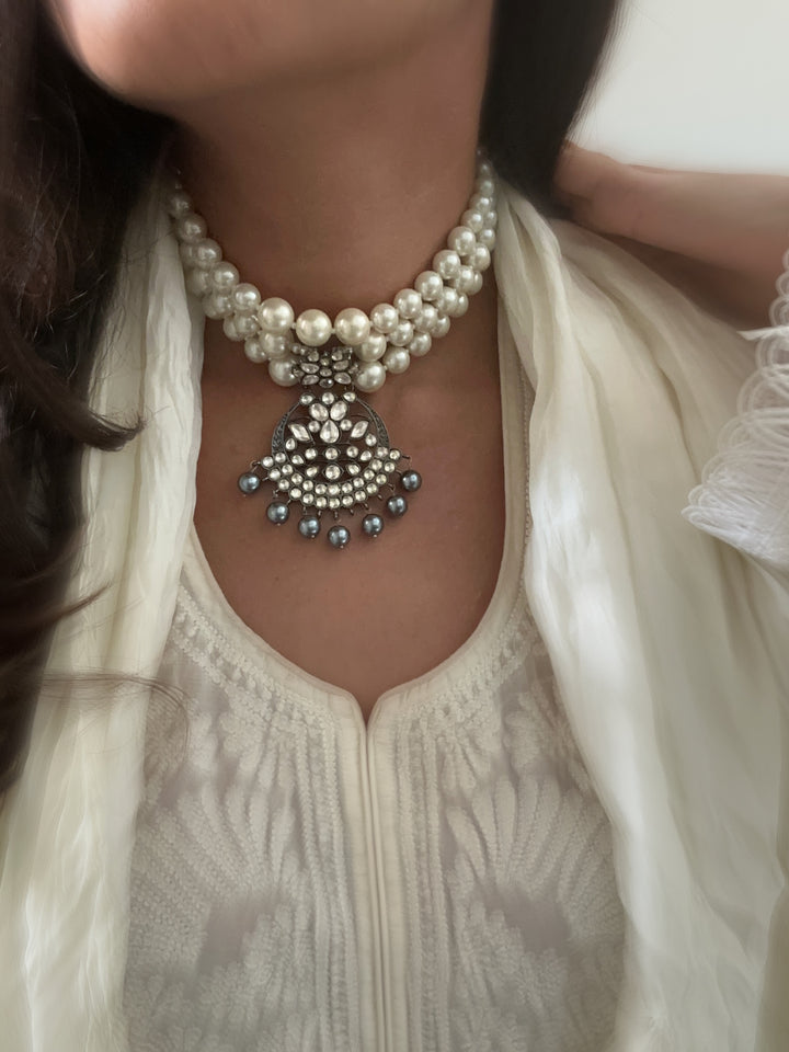 Bhav 16 pearl necklace