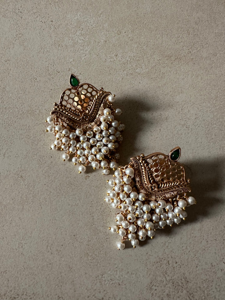 Gaurvi Leaf Earrings