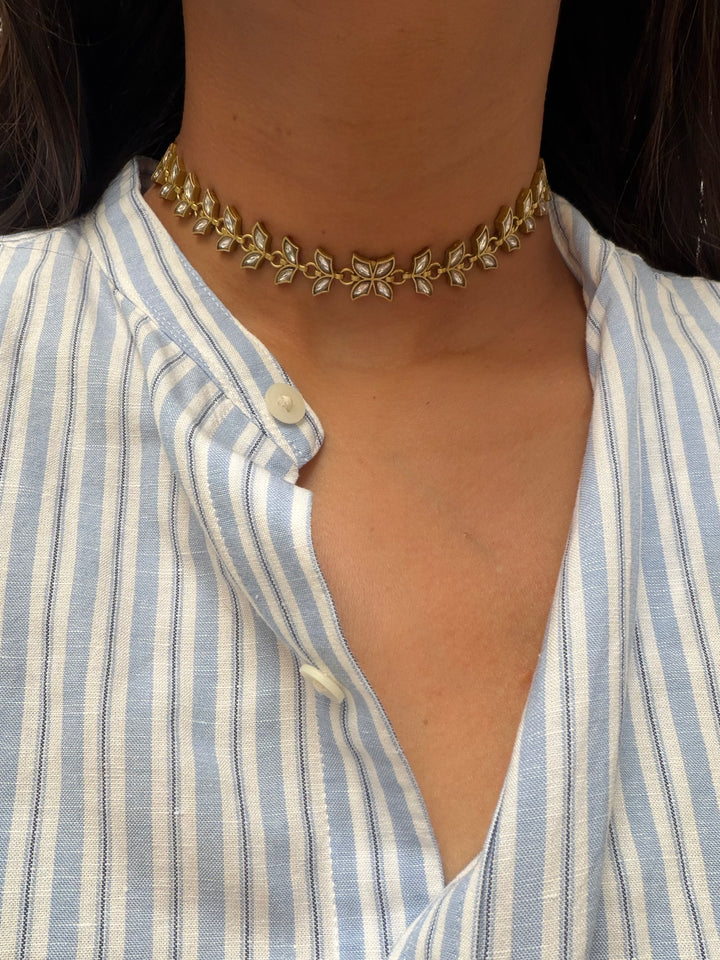 Lilly white necklace