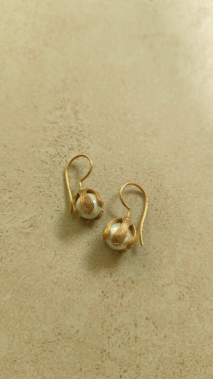 Pearl flower earrings