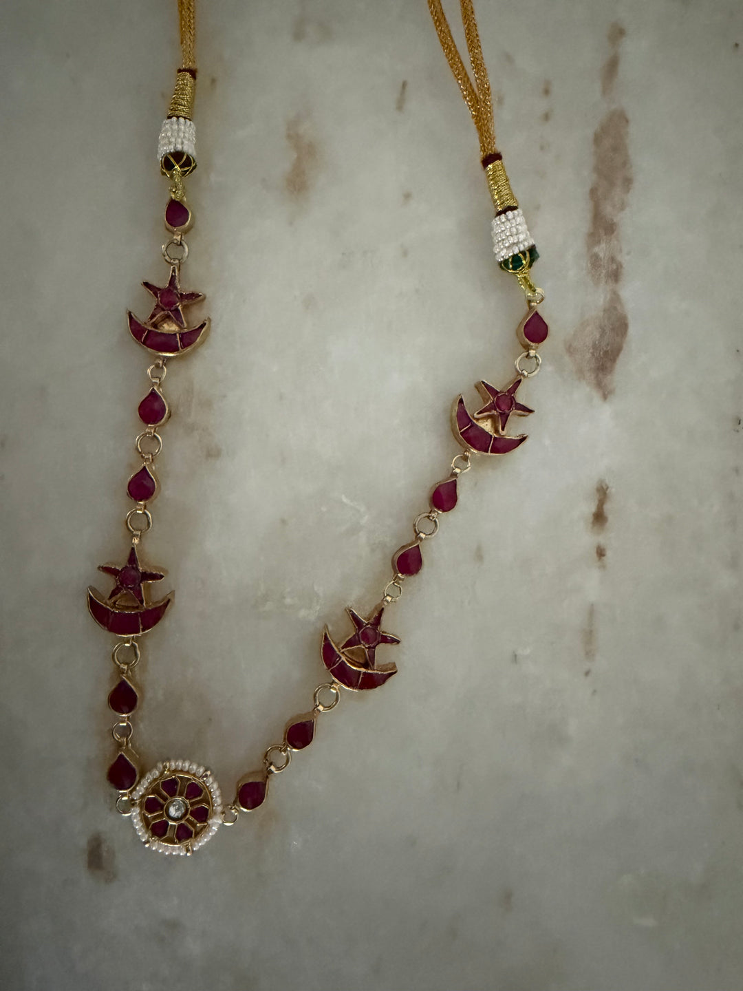 Suhana gulabi chand necklace