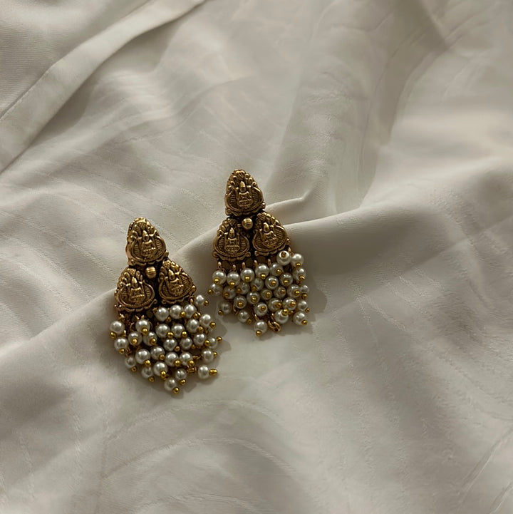 Gaurvi Pearl Earrings