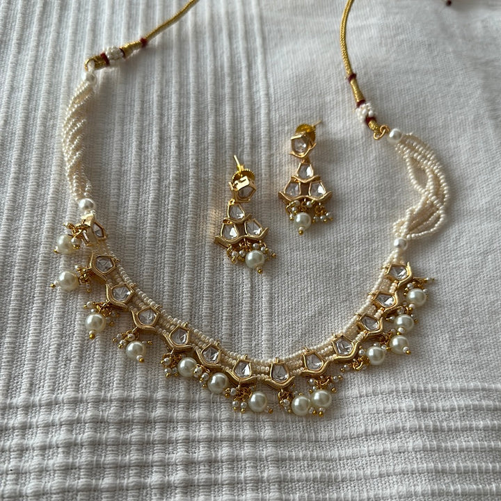 Bara White Necklace Set