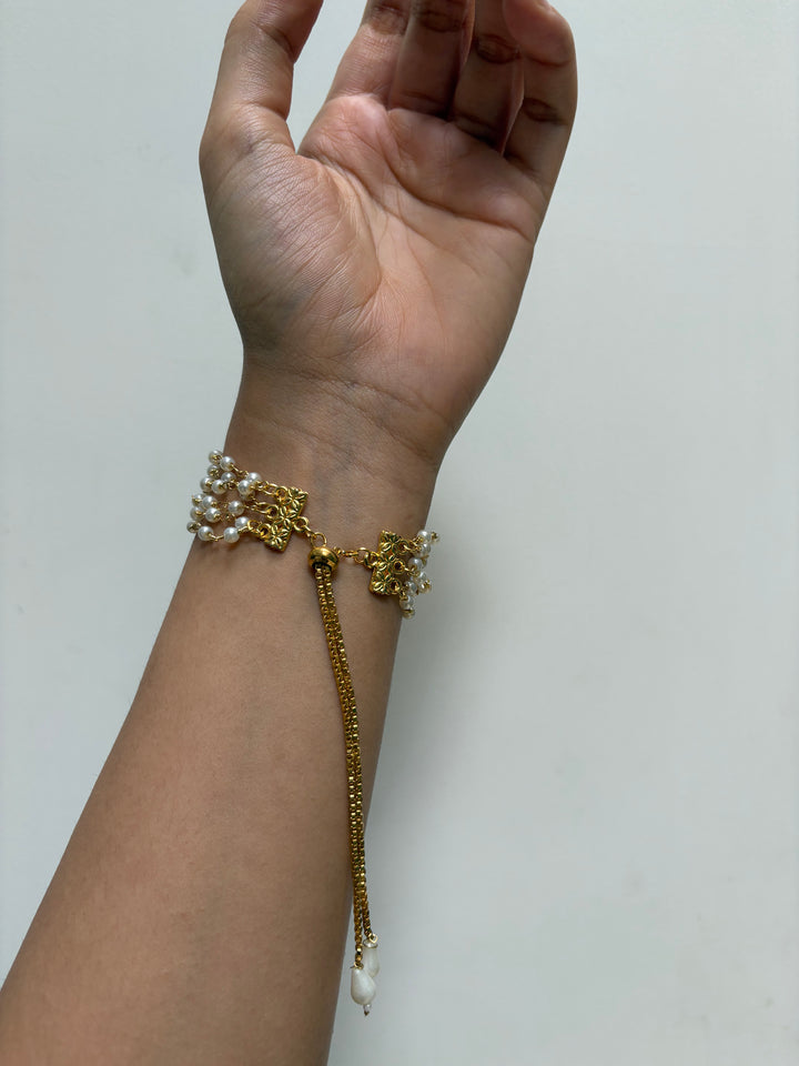 Innayat pearl drawstring bracelet