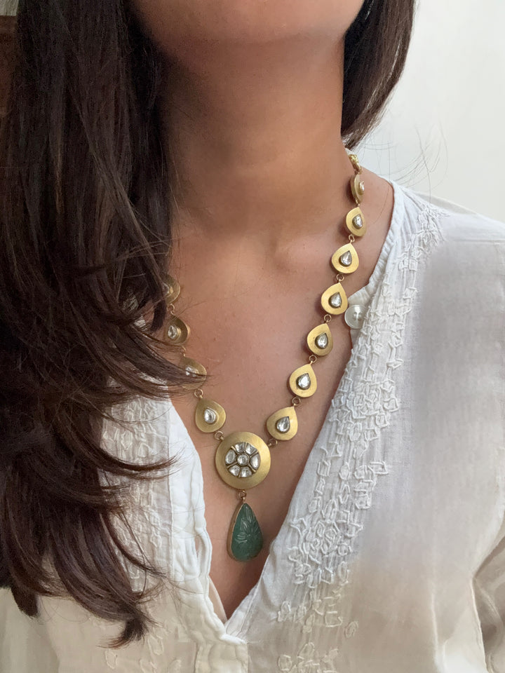 Lara gold necklace set