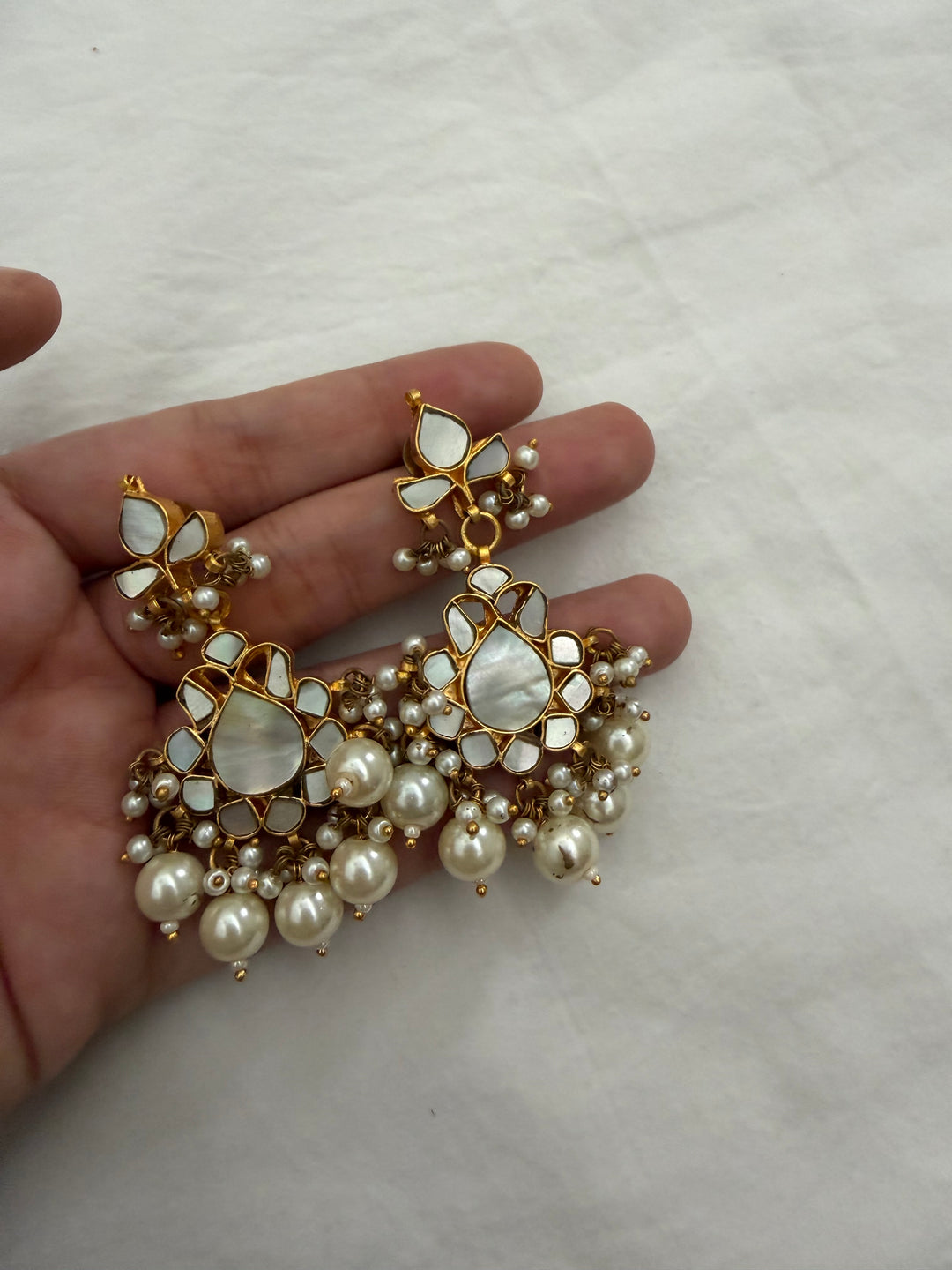 Fiona milky earrings
