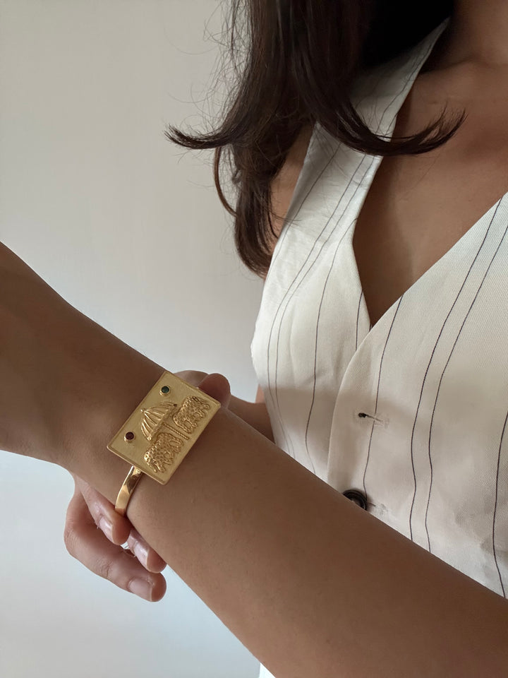 Umbrella court bracelet