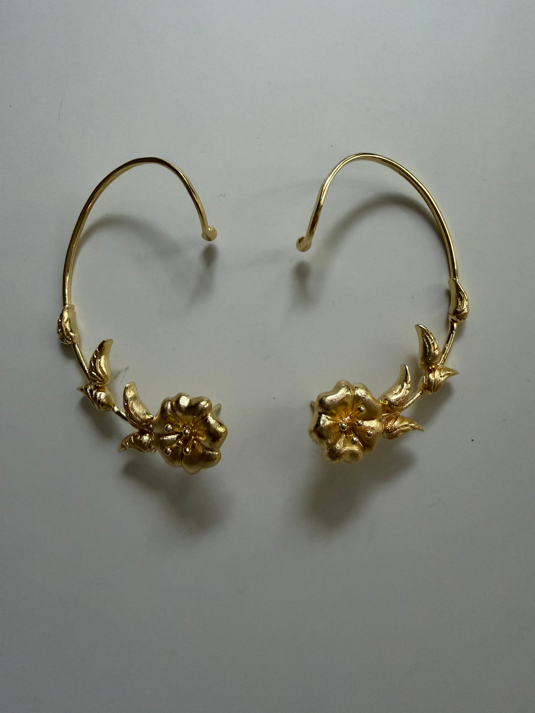 Flower villa ear cuffs