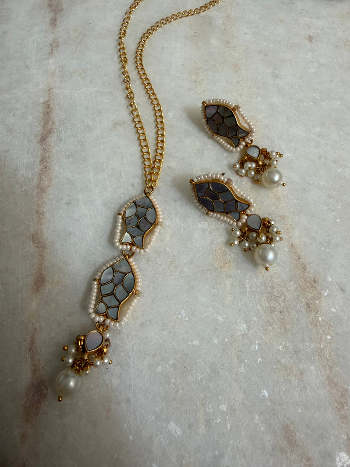 Fish plates necklace