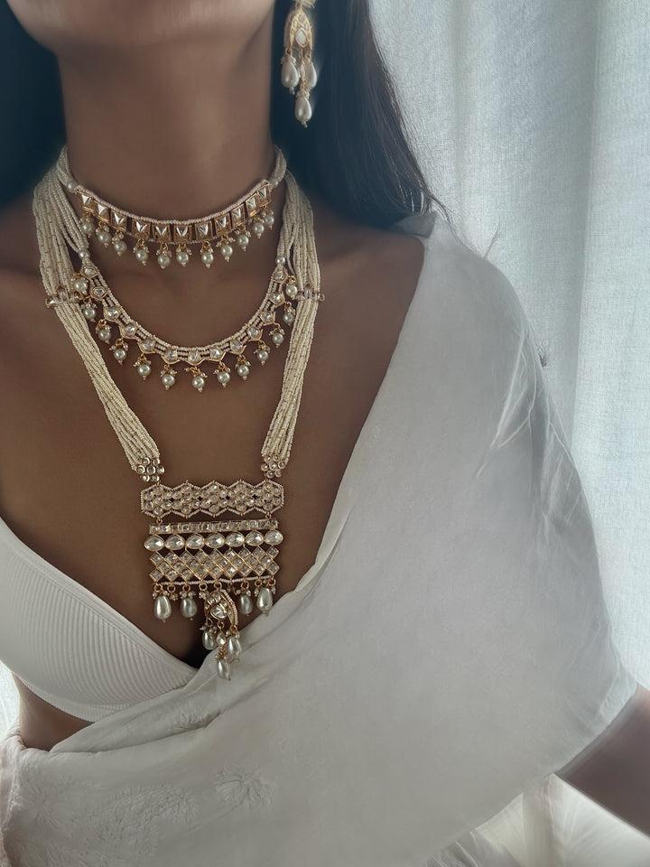 Bara White Necklace Set