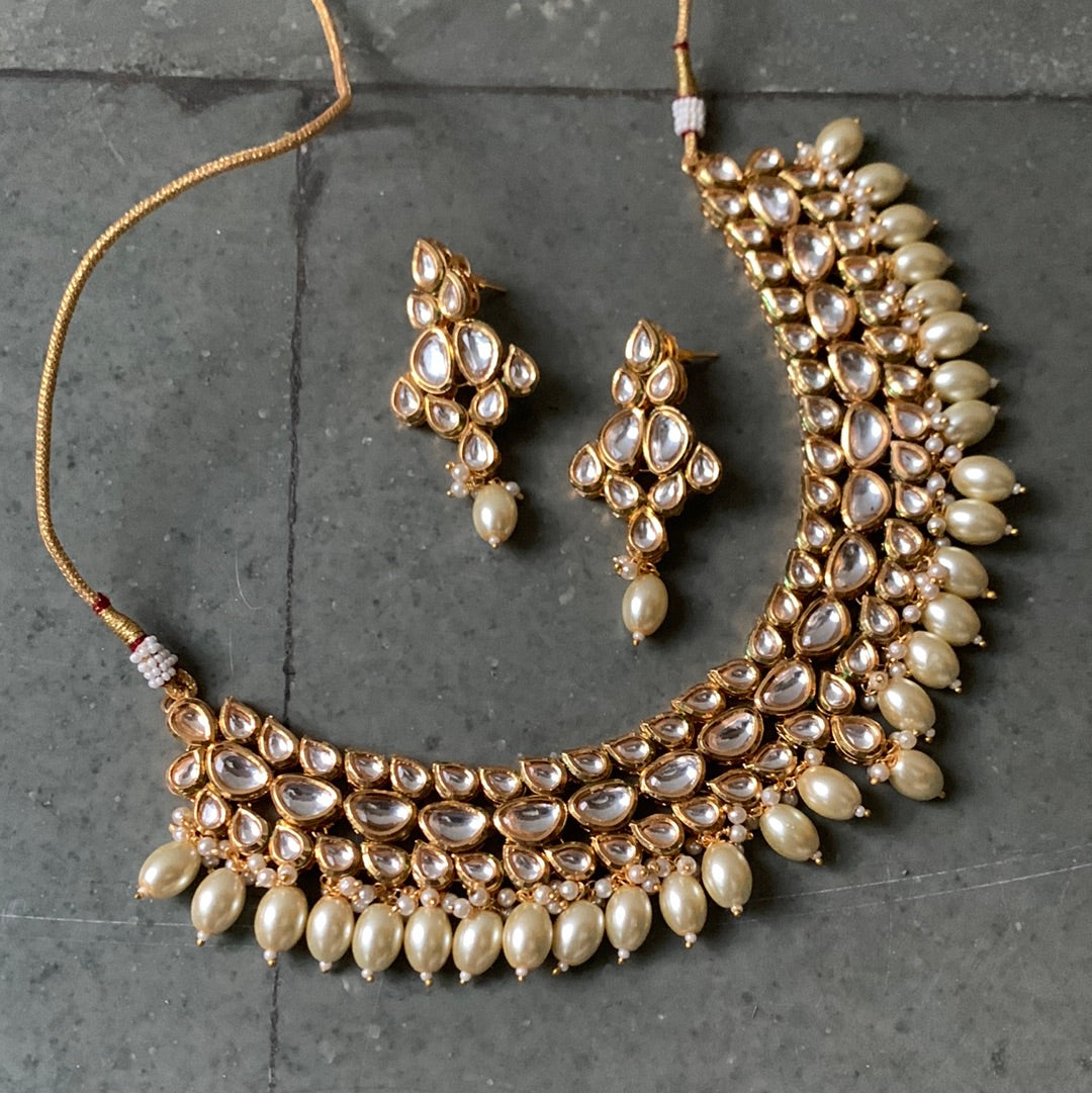 Dola Necklace Set