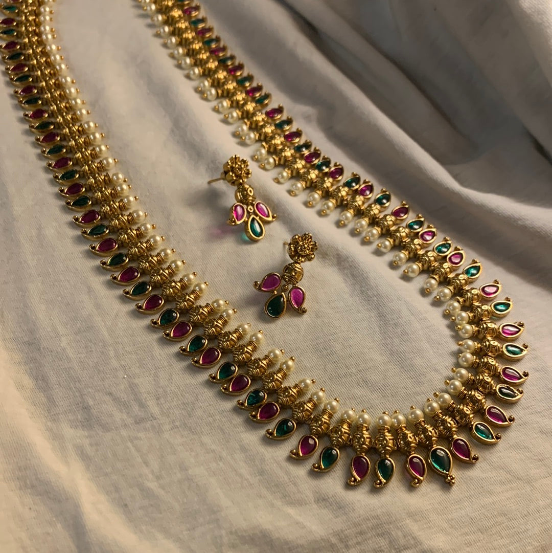 Kaushal Necklace Set