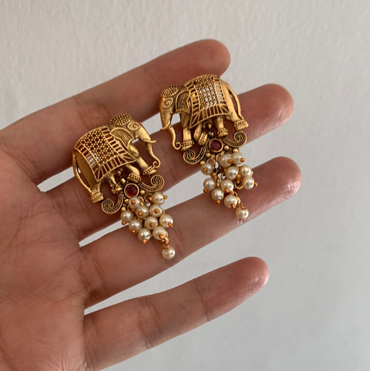 Gaurvi Pearl Earrings