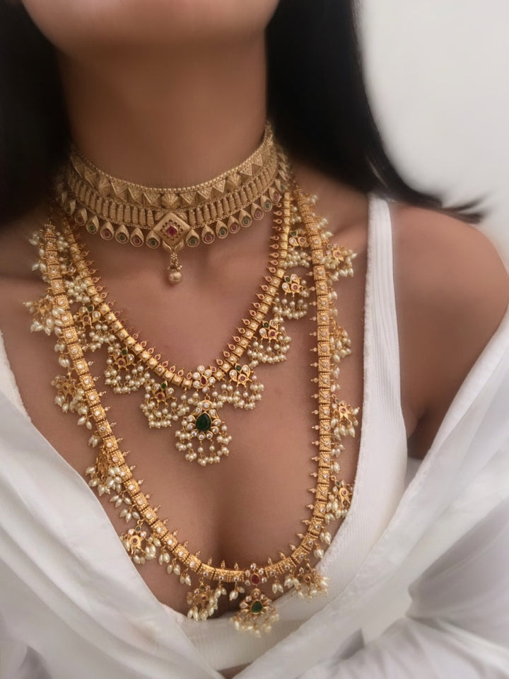 Arna Gold Necklace Set