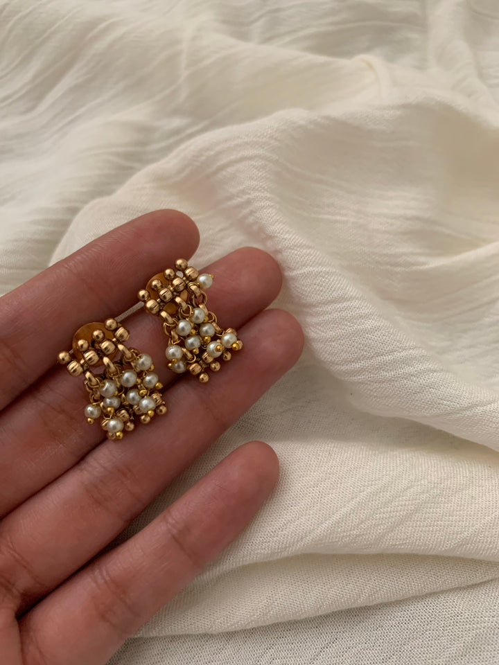 Gaurvi Stud Earrings