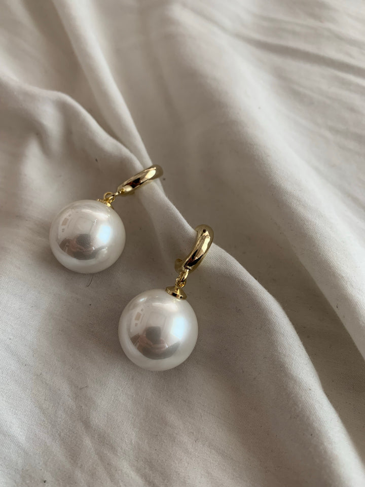 Van Big Pearl Earrings