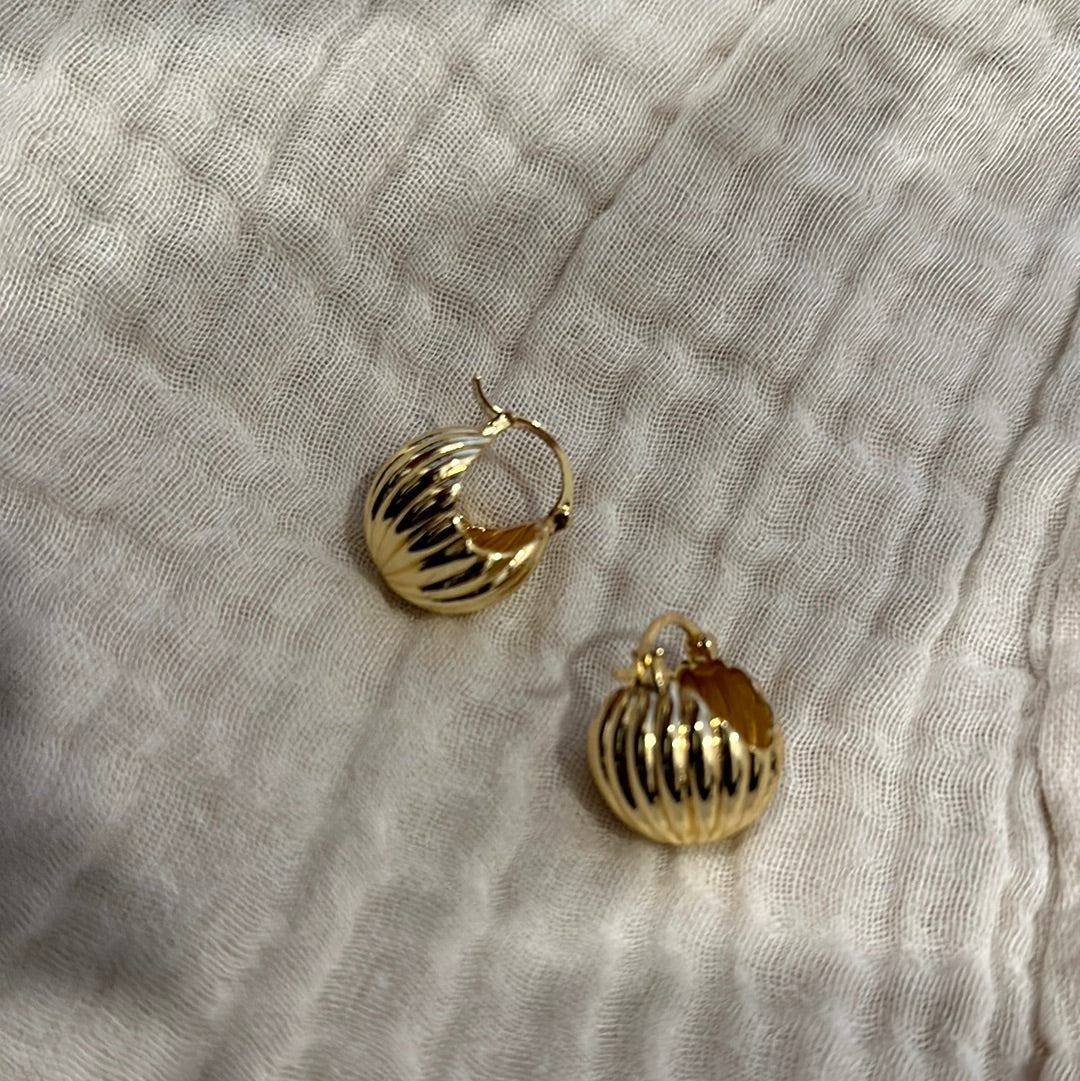 Shaima Bucket Earrings