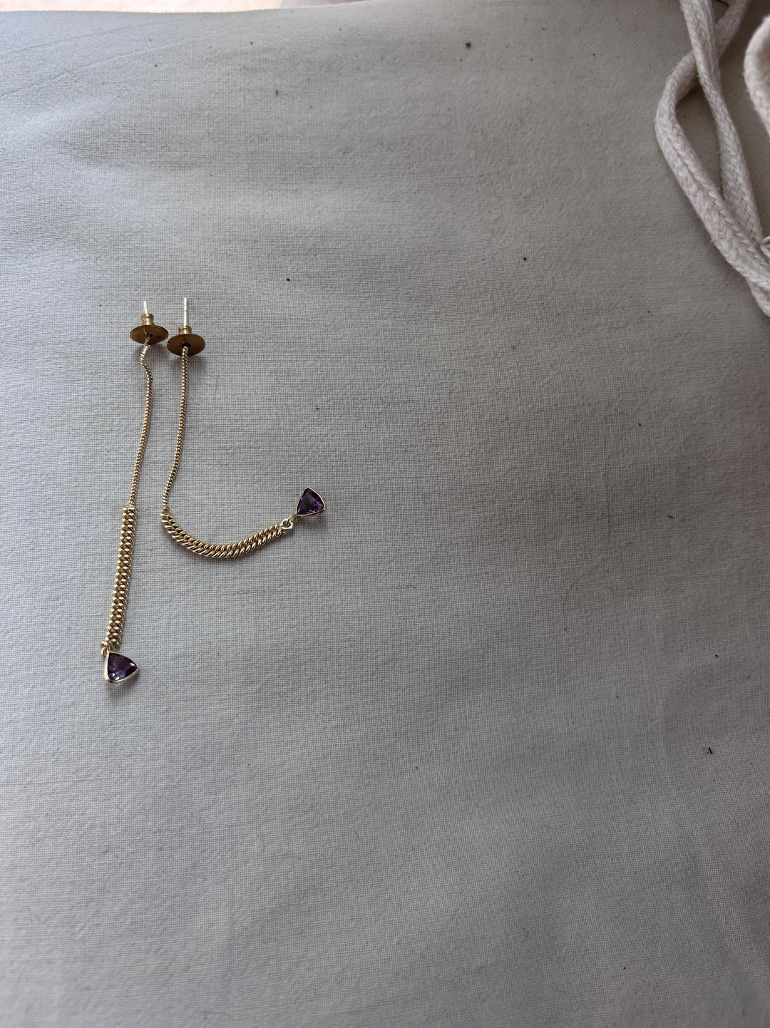 Single chain earrings