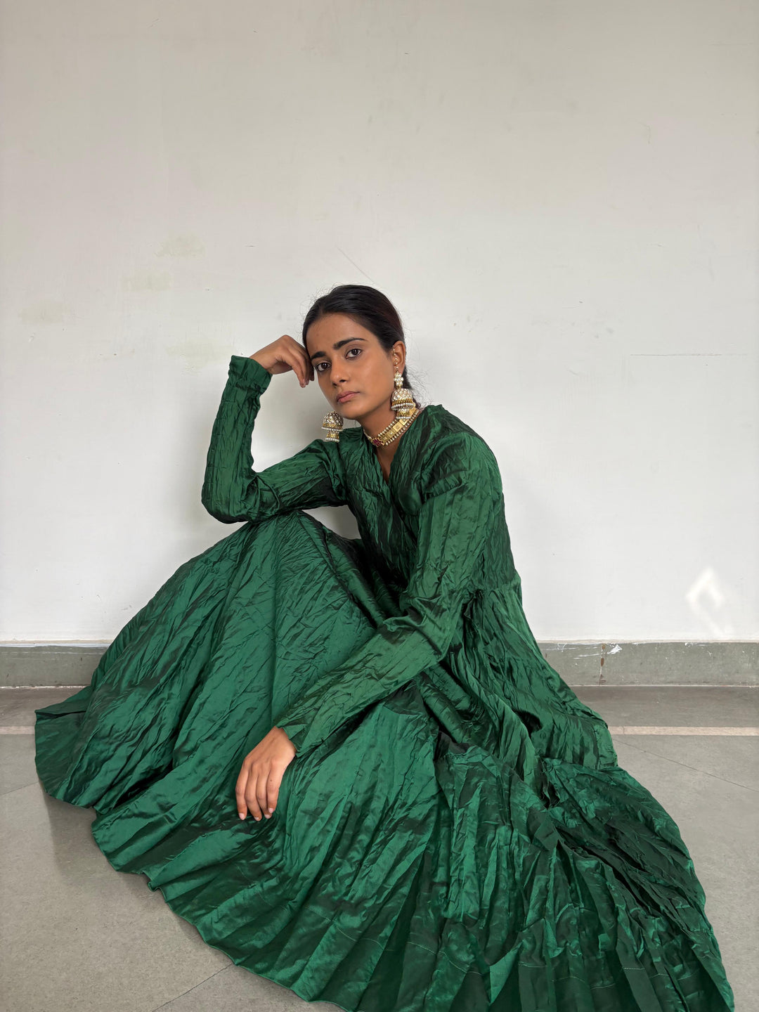 Crushed skirt kurta dupatta set Dark green Dhora India Crushed skirt kurta dupatta set Dark green Dhora India