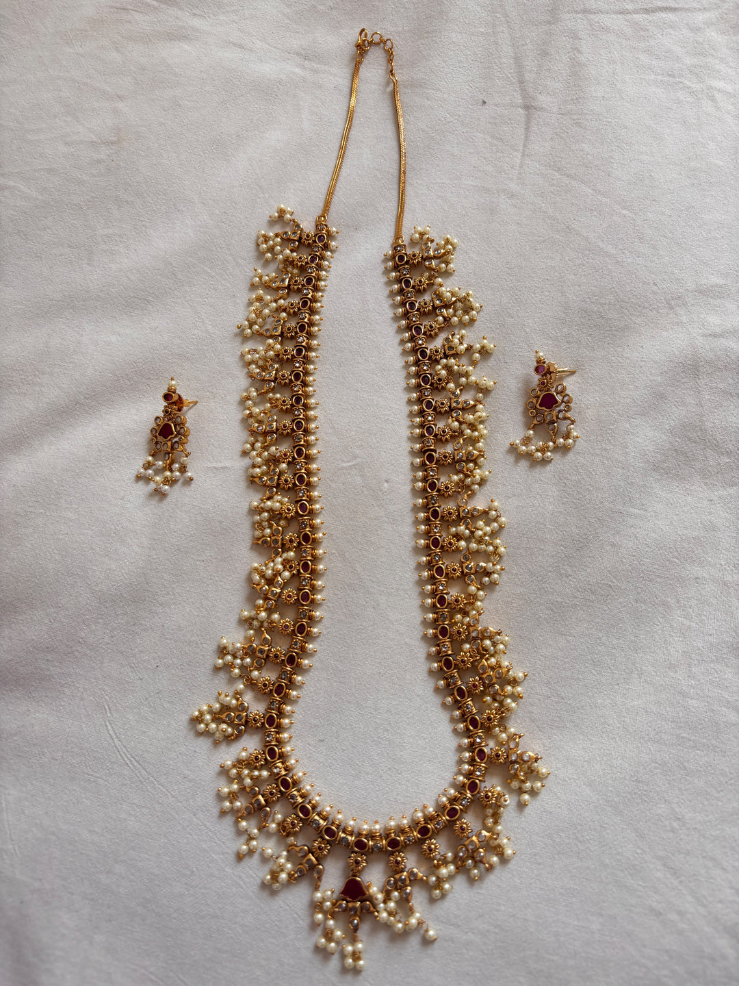 White motif necklace