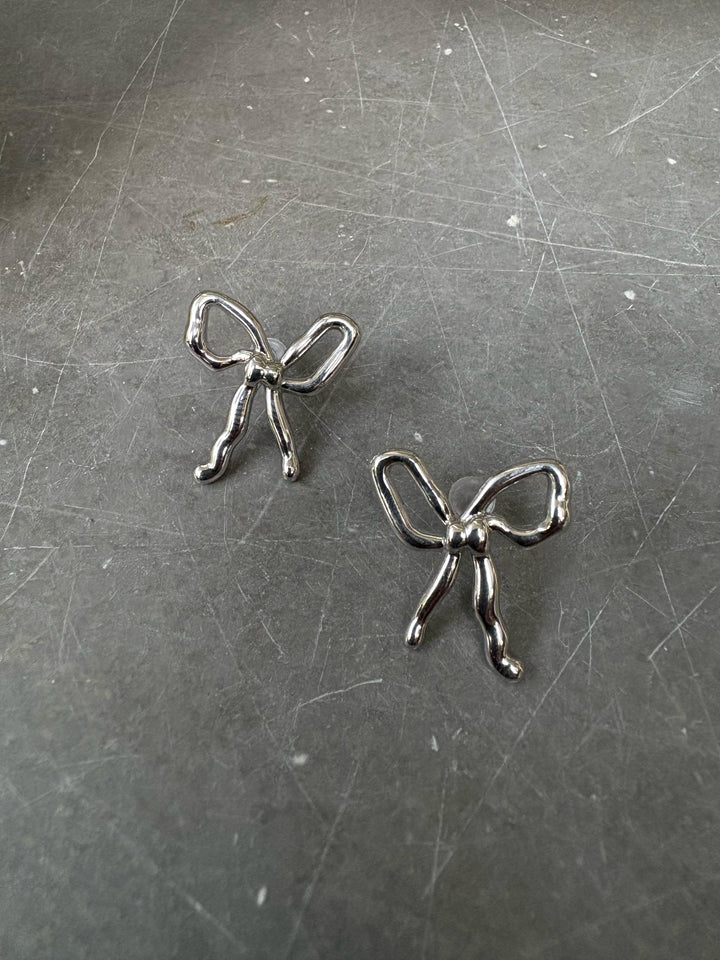 Terra bow silver earrings