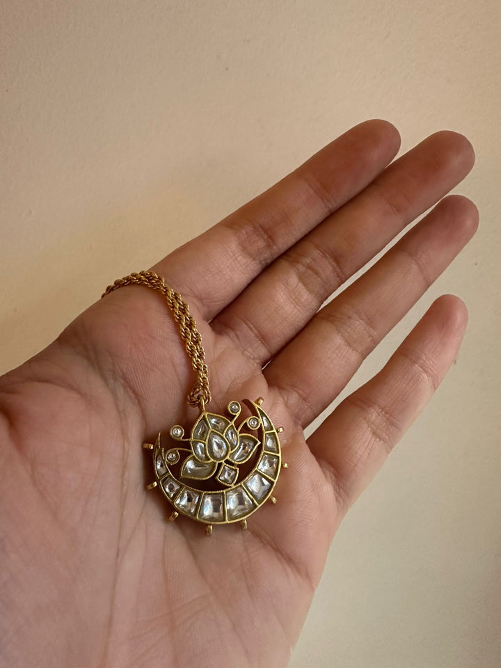 Dancing lotus necklace