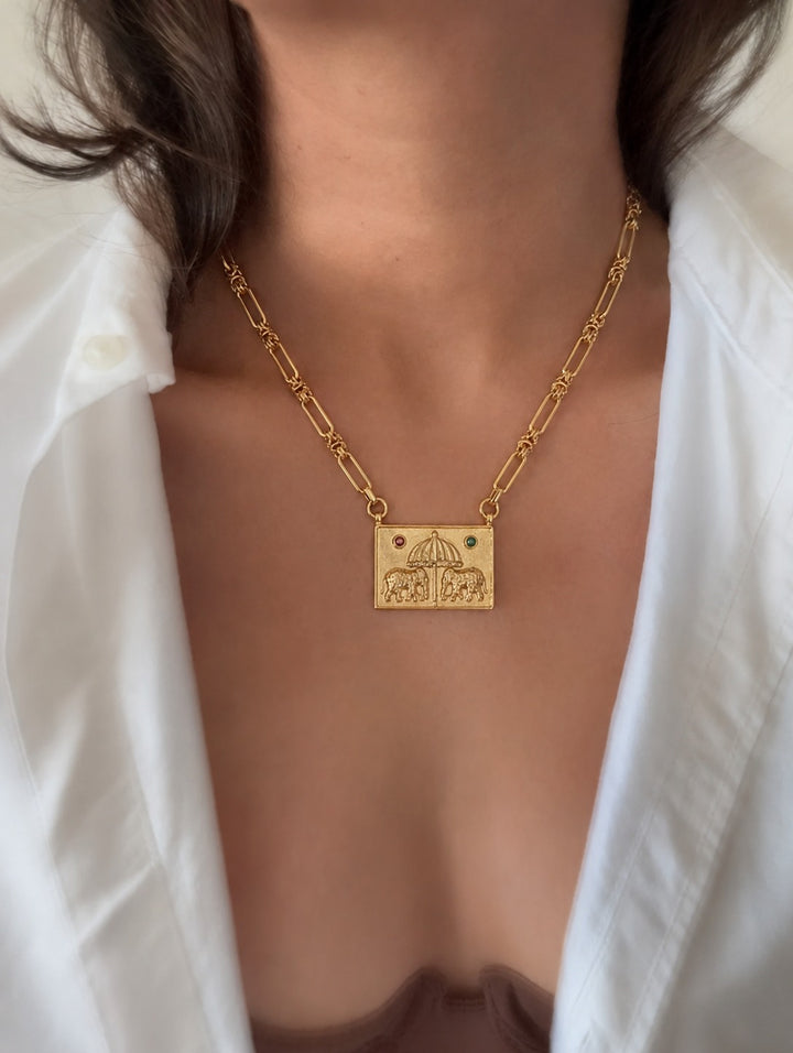 Umbrella court necklace