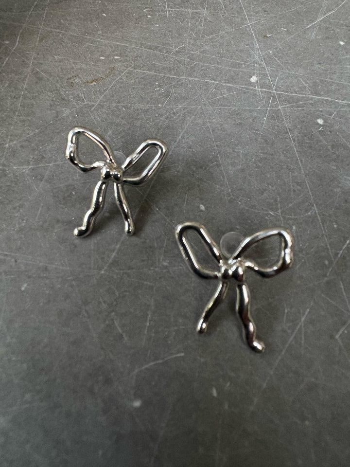 Terra bow silver earrings