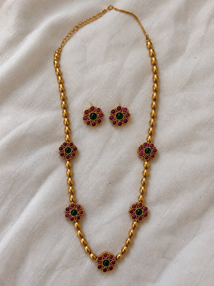 Golden motif necklace