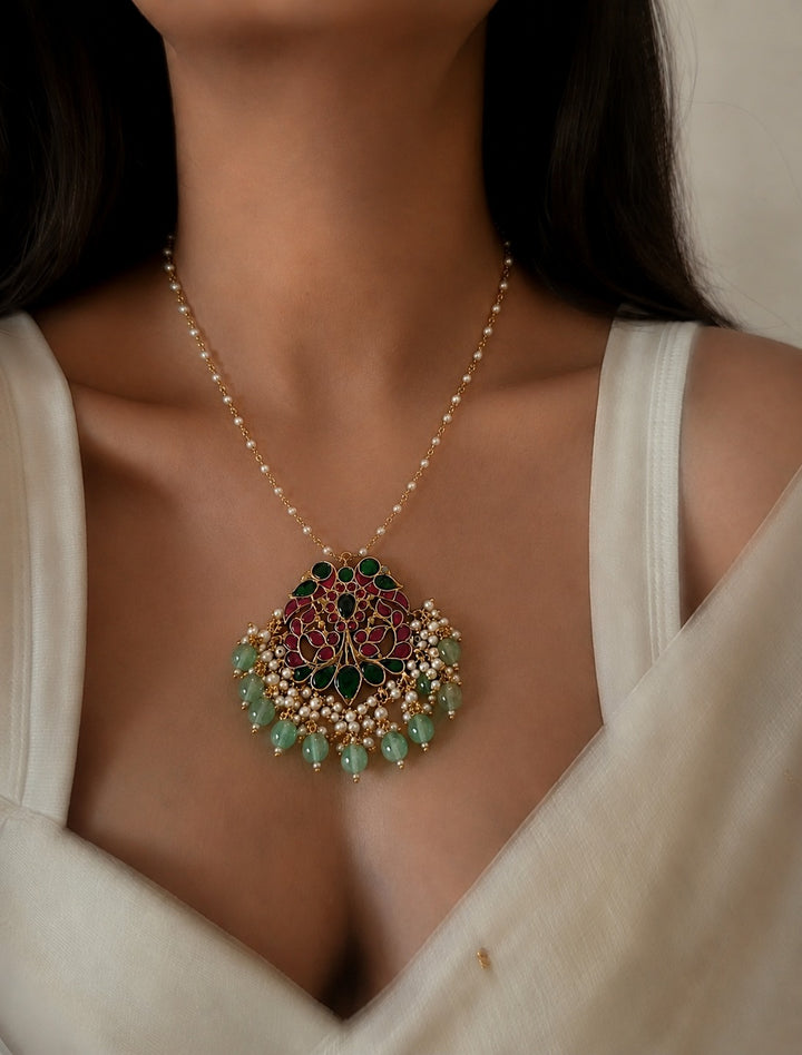 Pink queen necklace