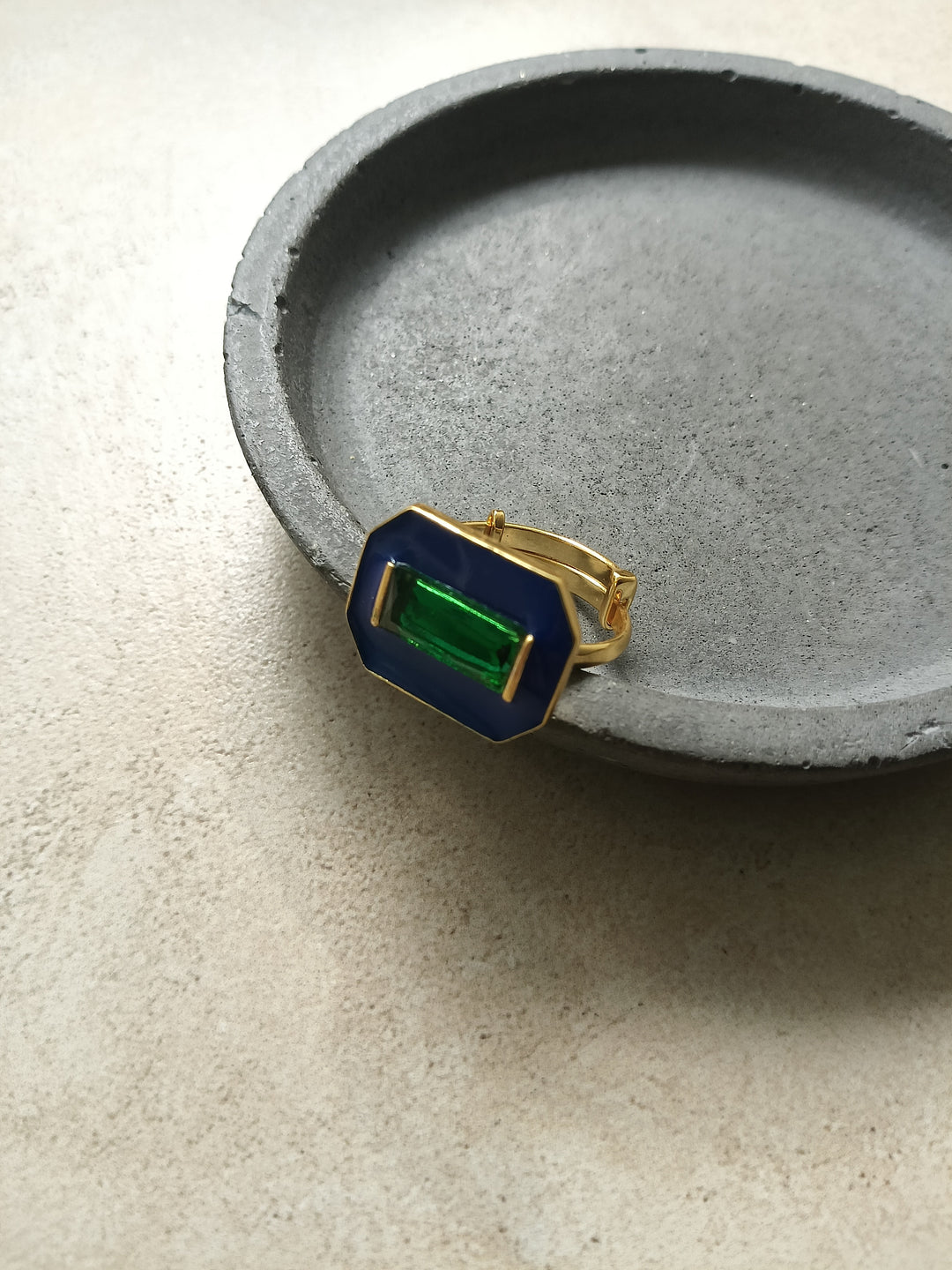 Terra tablet ring