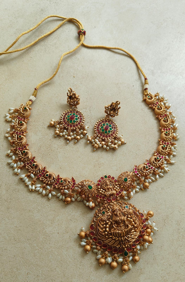 Dova Necklace