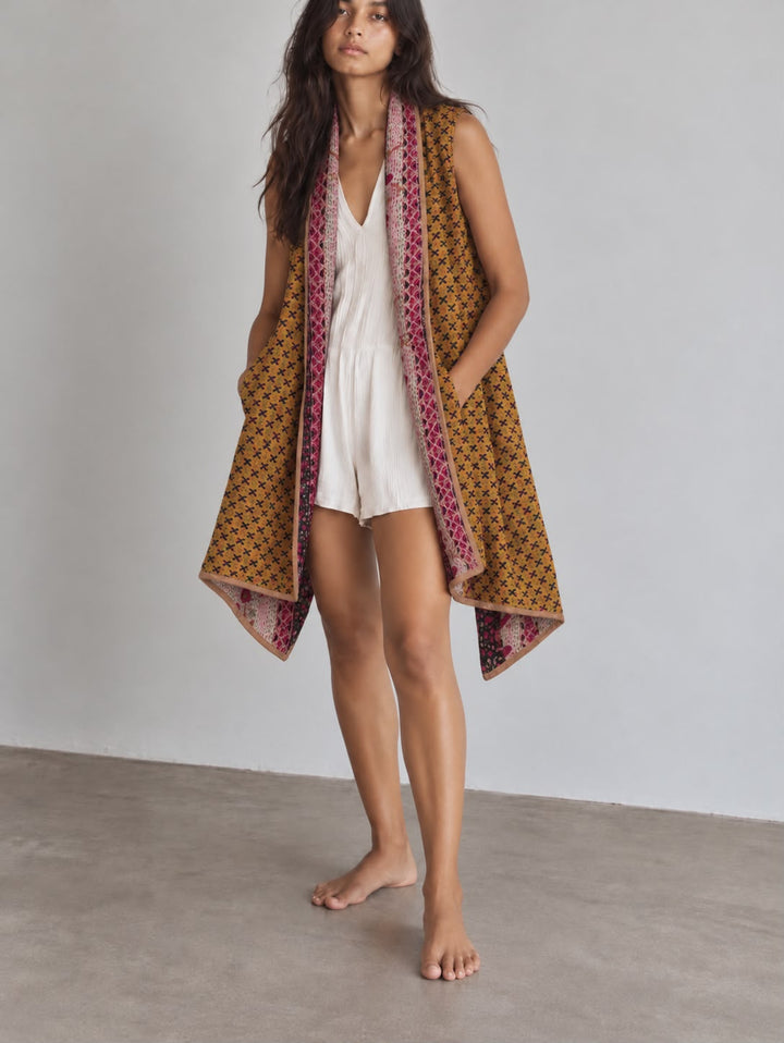 Reversible kantha cape