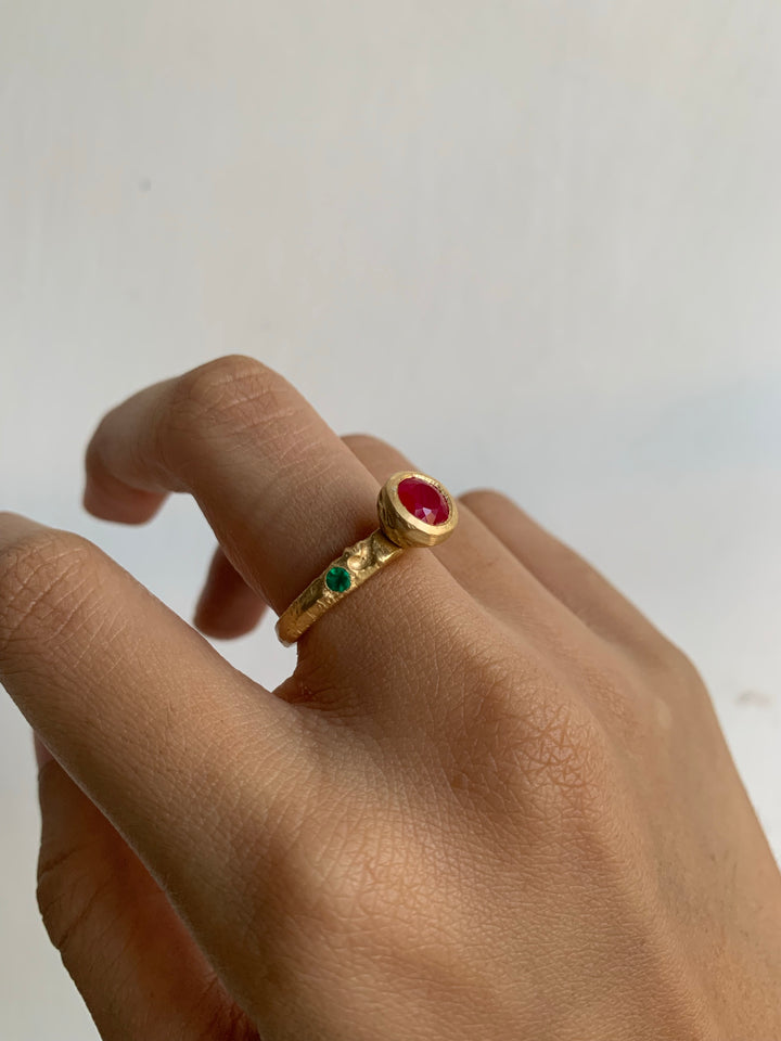 Mainadevi Round Ring