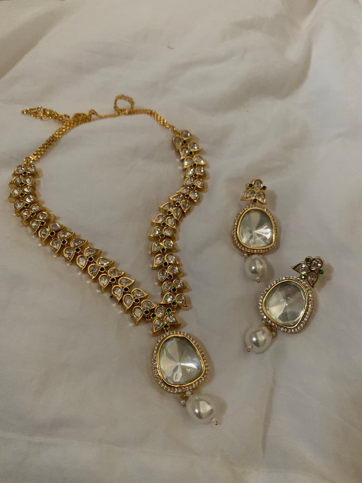 Suchita Necklace Set