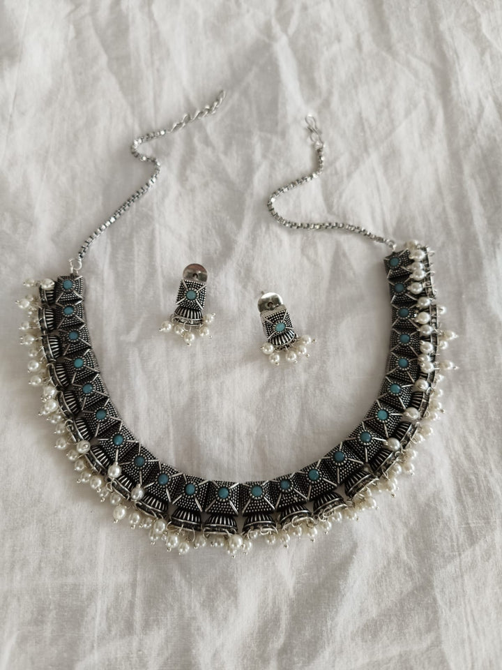 Ferina Necklace Set